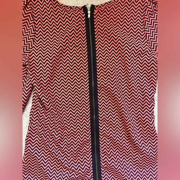 Bee Stitched Blouse - Picture 9 of 9